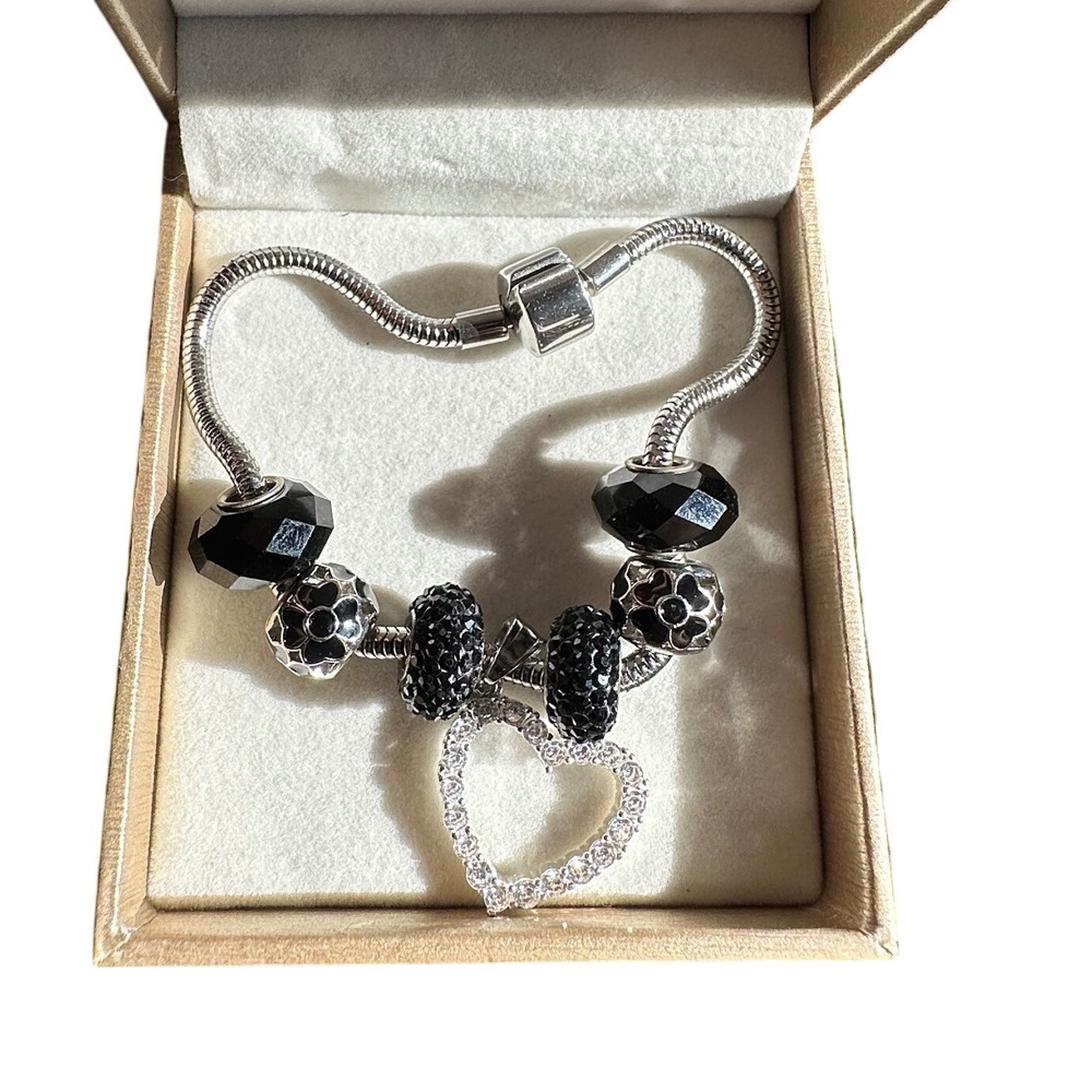 Sparkling Heart‎ Charm Bracelet Black Beads Silver Tone Magnetic Clasp Women